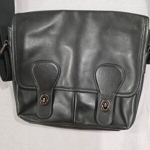 Coach Leather Messenger Crossbody Bag Black – Style C2906 – Turnlock Pockets